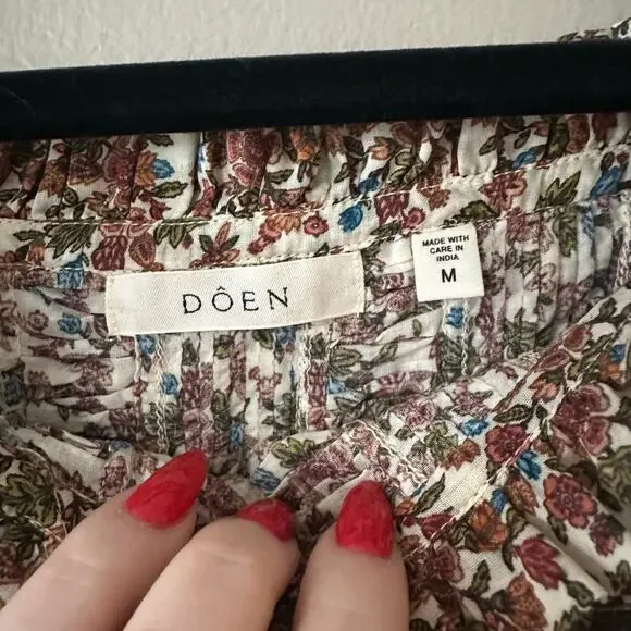 Doen Agotha Floral Blouse Size Medium Creme Forest Floral - Picture 7 of 8